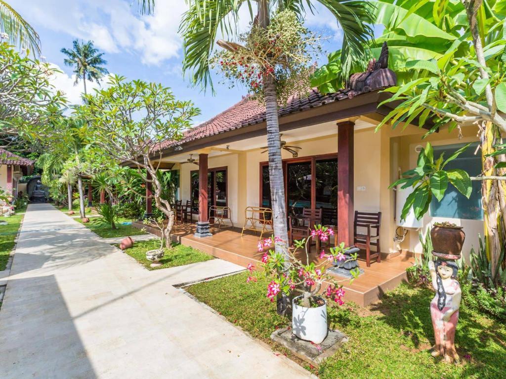 Hotel Melamun Lovina Rum bild